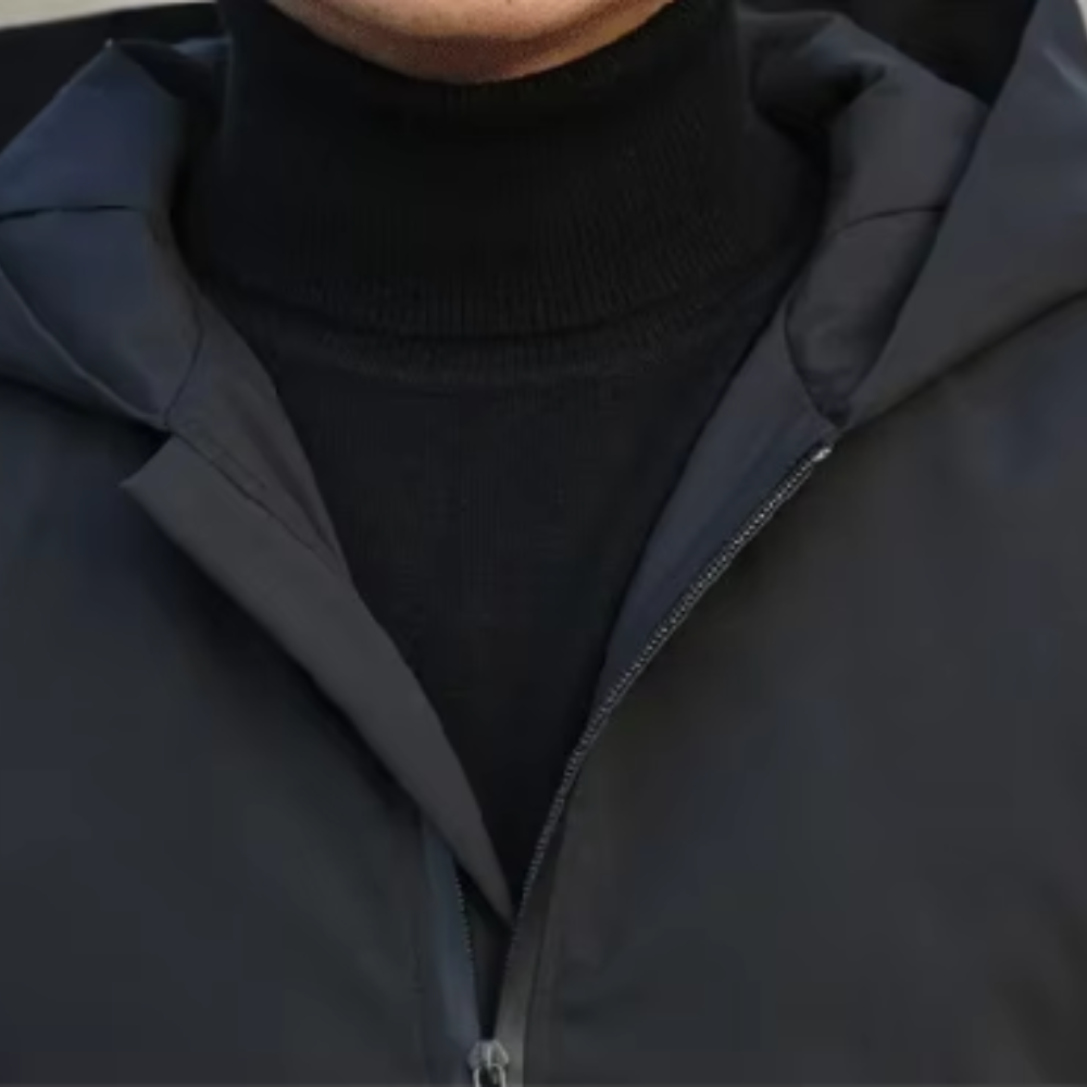 Cappotto Nero Minimalista