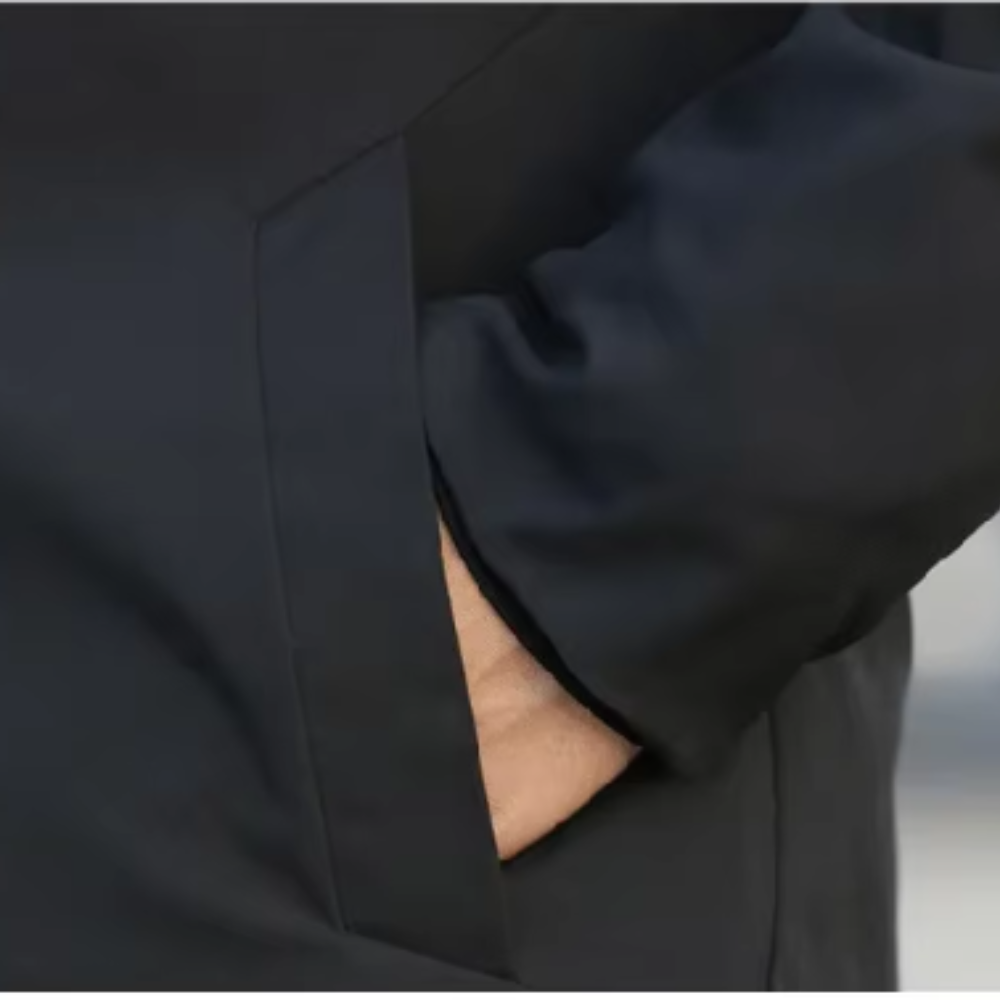 Cappotto Nero Minimalista