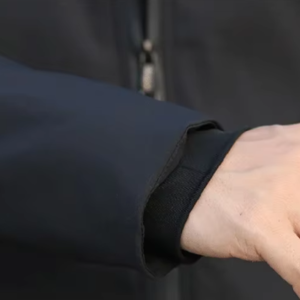 Cappotto Nero Minimalista